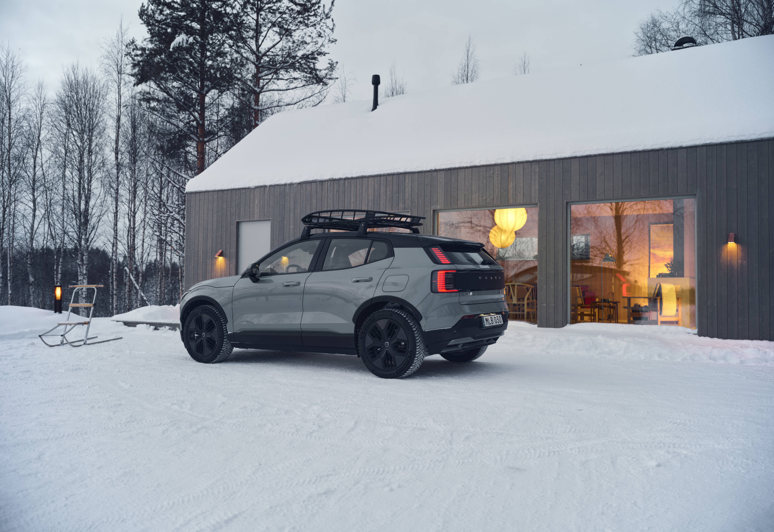 SMALL_339531_Volvo_EX30_Cross_Country_with_Swedish_winter_cabin